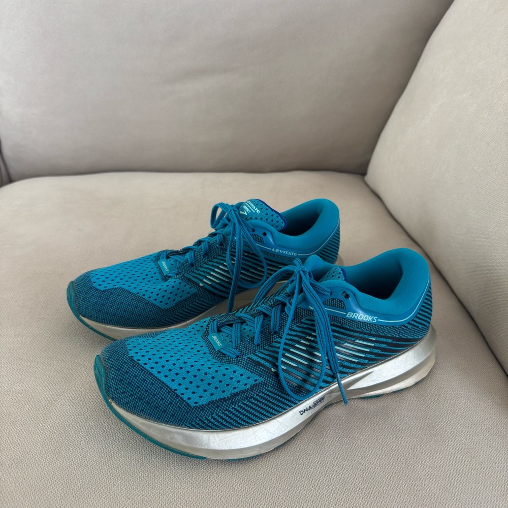 Brooks levitate running shoes women’s size 10.5 blue silver